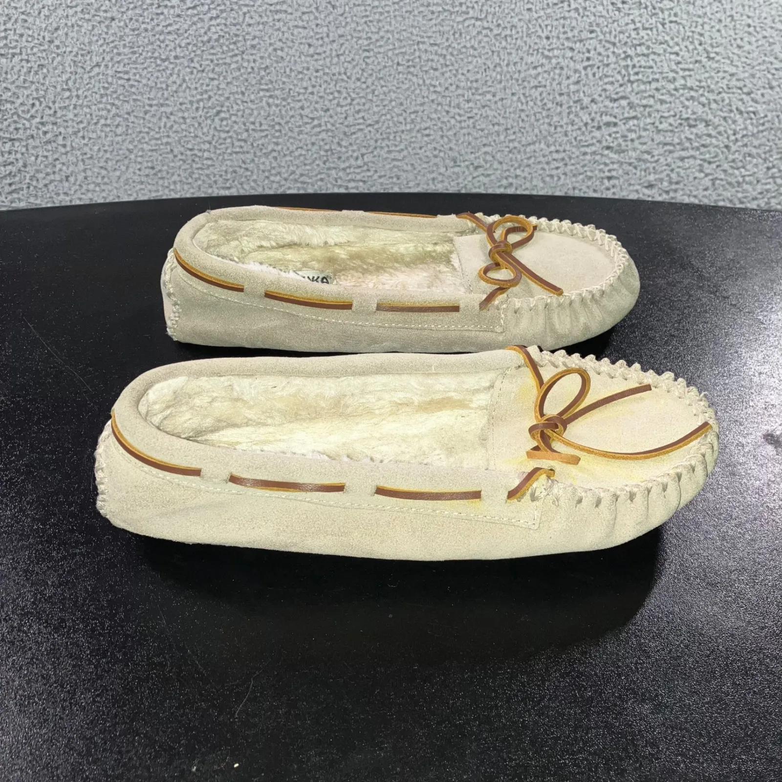 Minnetonka Moccasin Slippers Women 10 M Sheepskin Lined Brown Slip On - Image 7