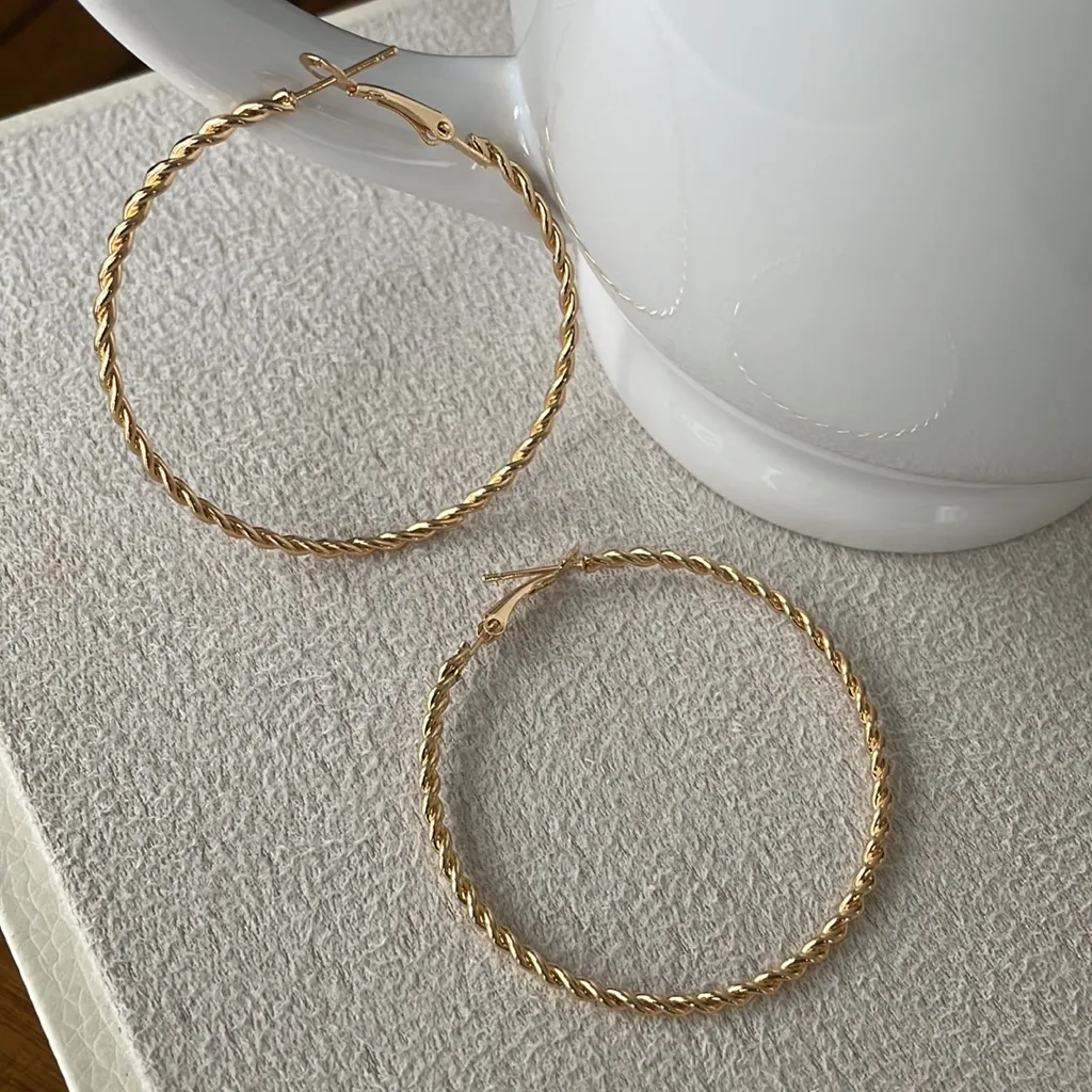 Twisted gold hoops - Image 4