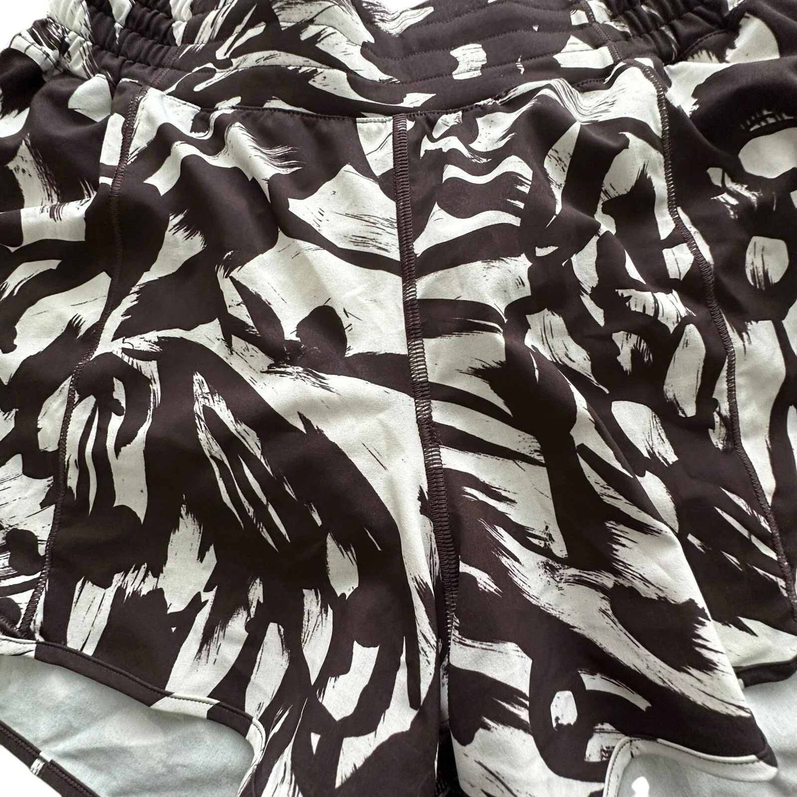 Lululemon 8 Hotty Hot HR Short 4" Lined Monarch Bloom Bone Espresso - Image 6