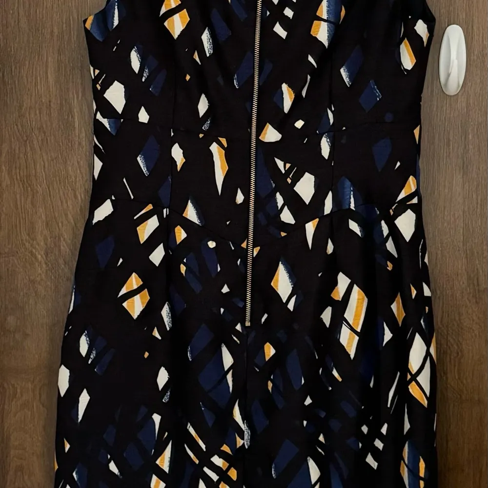 Tahari Arthur S. Levine geometric black structured exposed zipper dress, size 6 - Image 9