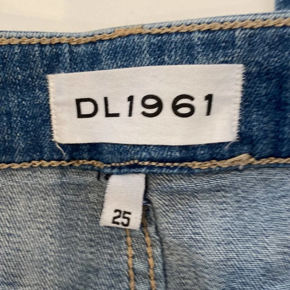 DL1961 Mara Instasculpt Straight Ankle Denim Blue Jeans Fringe Hem EUC Sz 25 - Image 2