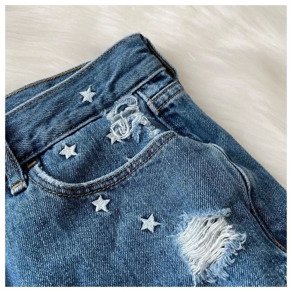 Old Navy Mid Rise BOYFRIEND Embroidered Stars Cut Off Denim Jean Shorts Size 6 - Image 4