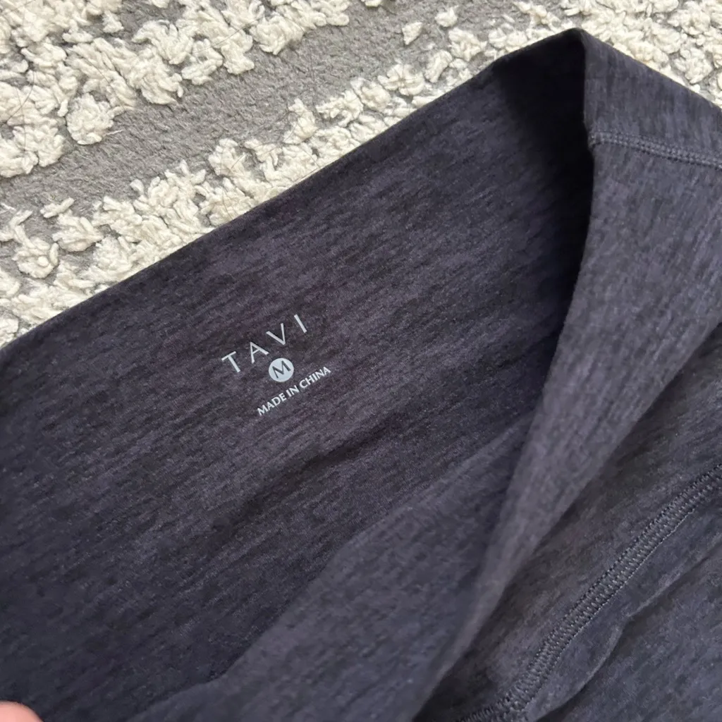 Tavi Cloud High Waisted 7/8 Leggings Size Medium Gray - Image 4