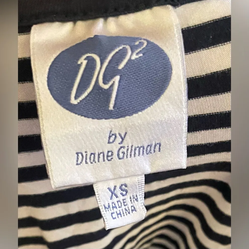 Diane Gilman- Black and White Fitted Long Sleeve Tee with Gold Details Size XS - Image 6