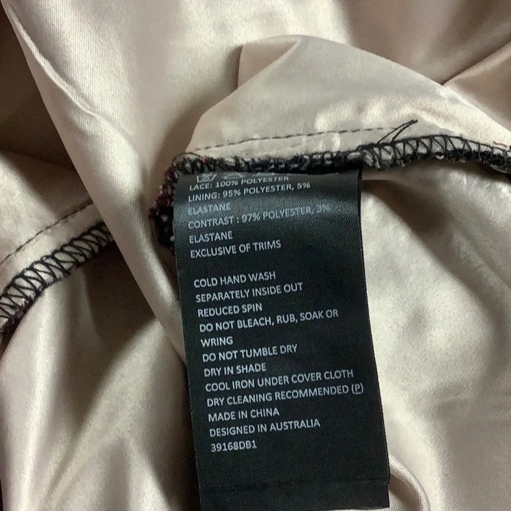 Bardot Eve Asymmetrical Lace Dress - Image 15