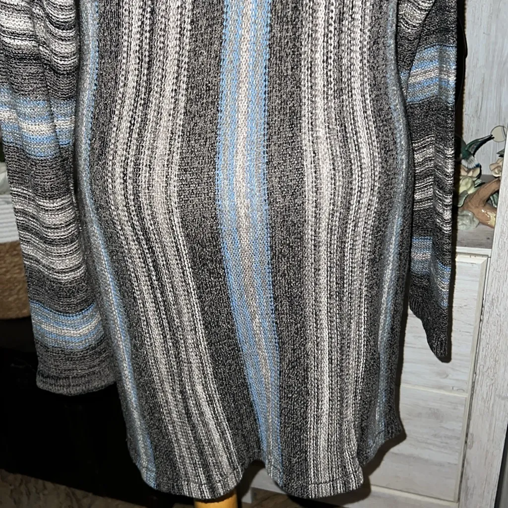 Shyanne Gray and Black Knit Sweater size L - Image 7