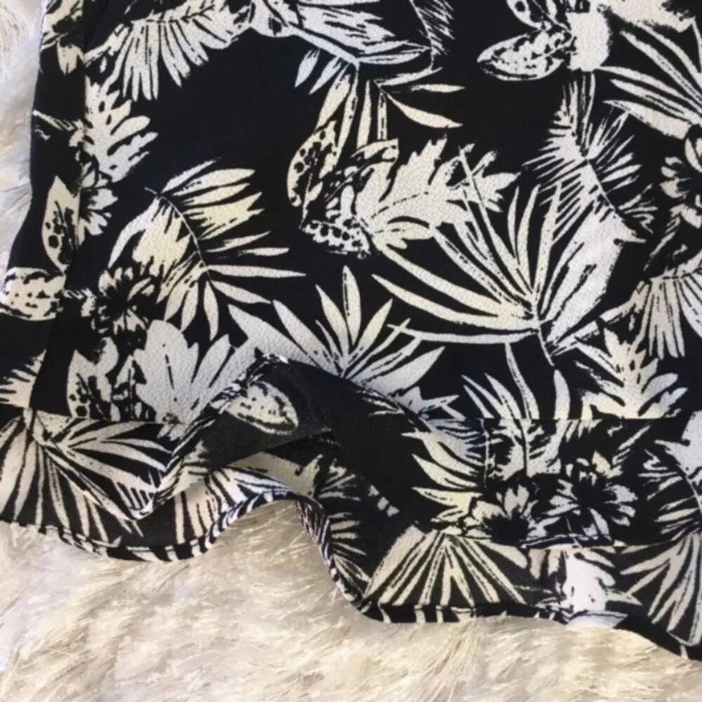 Black White Tropical Print Ruffle Beach Vacation  Shorts Sz Small - Image 4