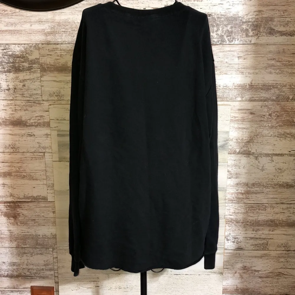 Pink Victoria's Secret sweatshirt crew neck top size medium black and white​​ - Image 6