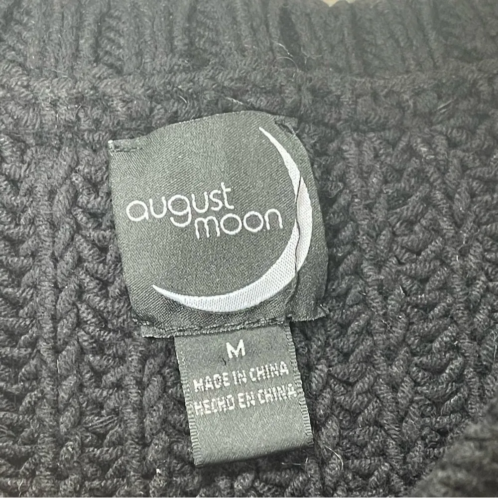 AUGUST MOON - Image 8