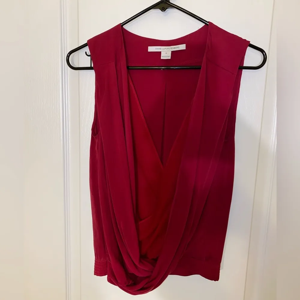 Diane von Furstenburg New Issie Two Sleeveless top. Size 0 - Image 8