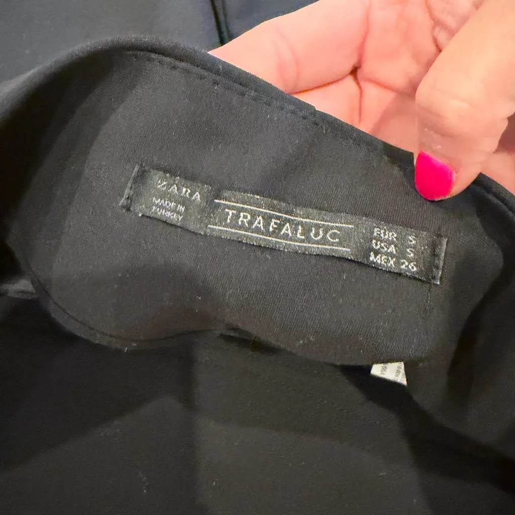 Zara - Trafaluc black high waisted shorts! Size small! - Image 5