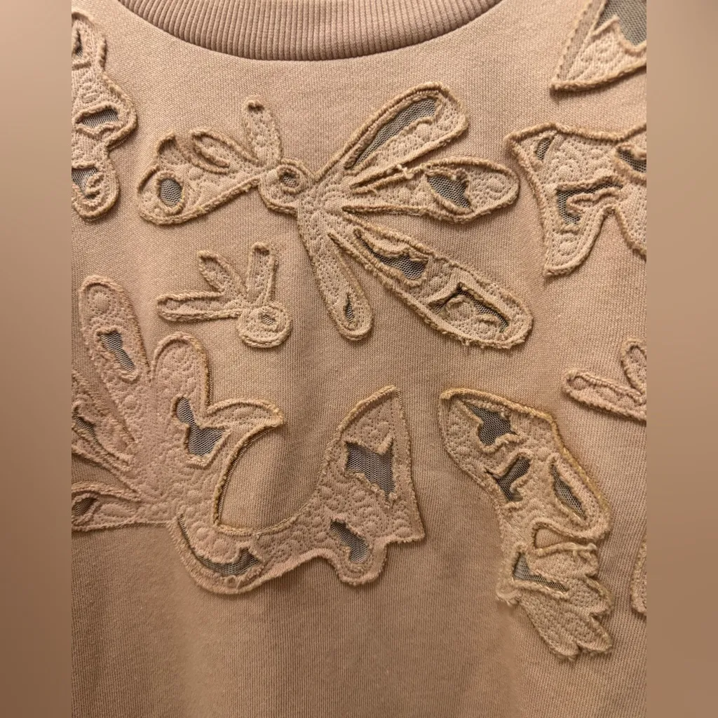 Banana Republic Beige Embroidered Sweater - Image 4