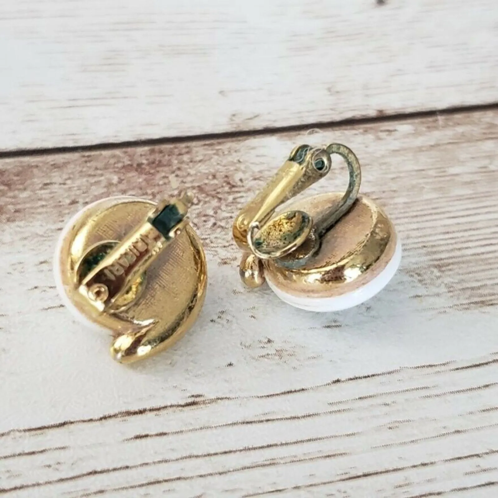 Vintage Trifari Clip On Earrings White Circle with Gold Tone Detail - Image 3