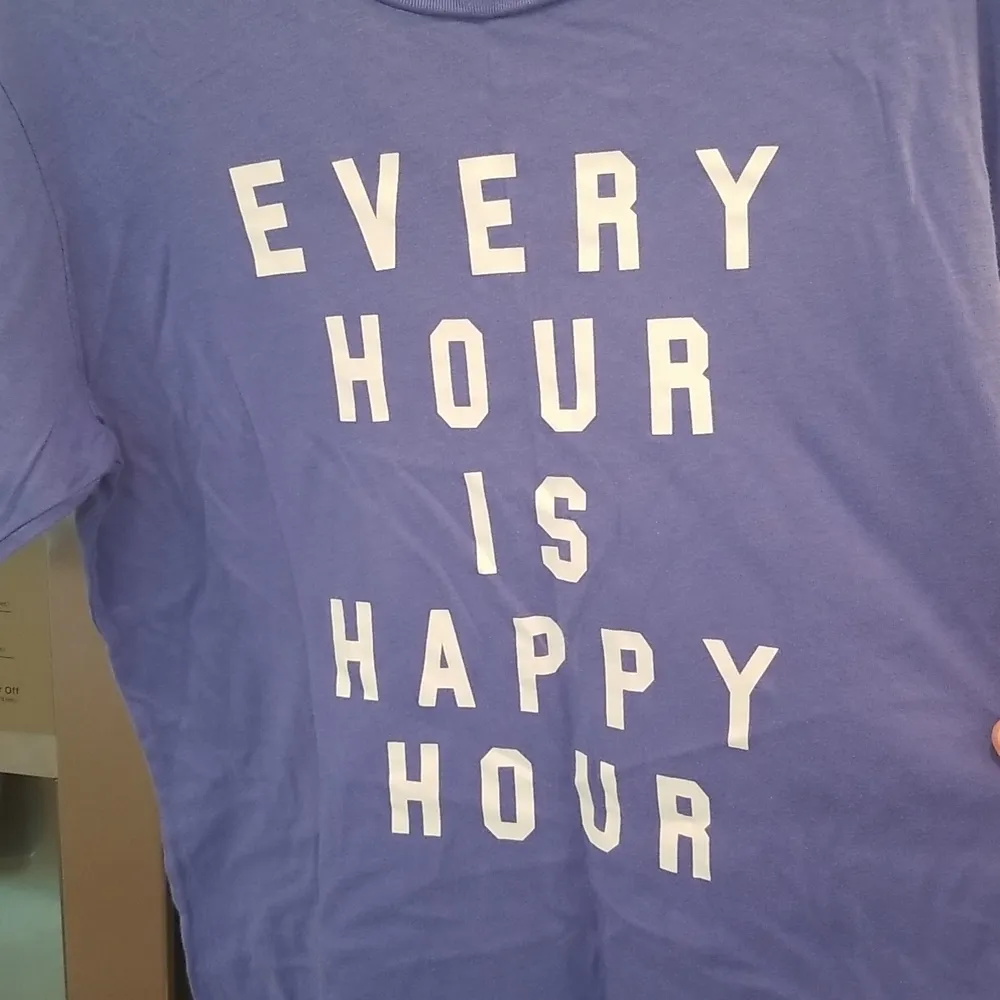 💕WILDFOX💕 Every Hour is Happy Hour Graphic Tee L - Image 3