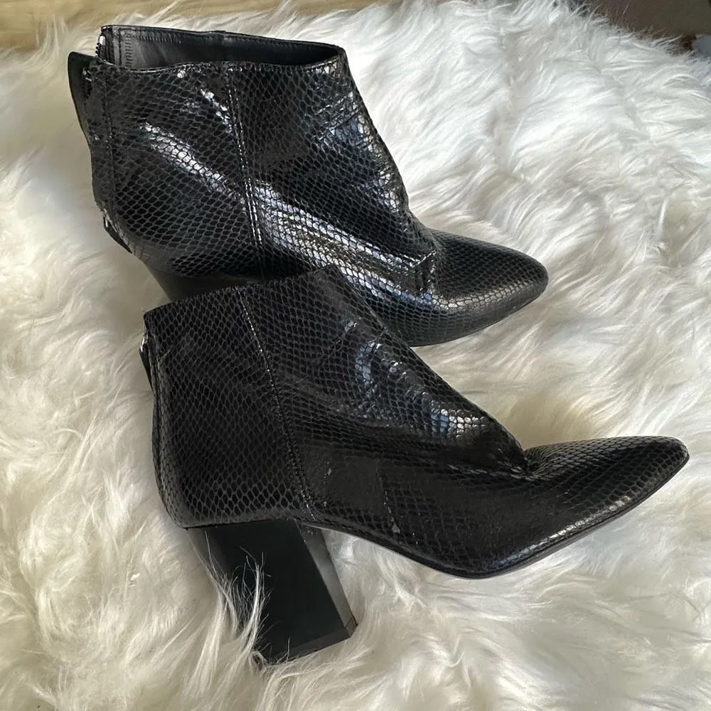 Zara basic collection black bootie, zippered back - Image 5