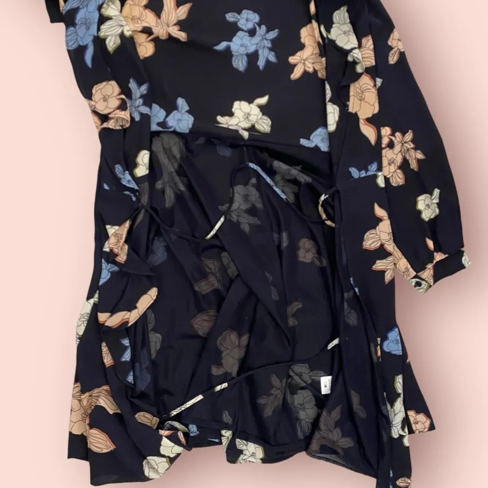 ASTR The Label Navy floral Ruffled wrap dress long sleeve NWOT small - Image 7