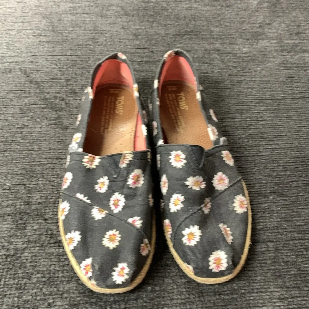 Toms Sunflower Print Shoes Size 6 - Image 2