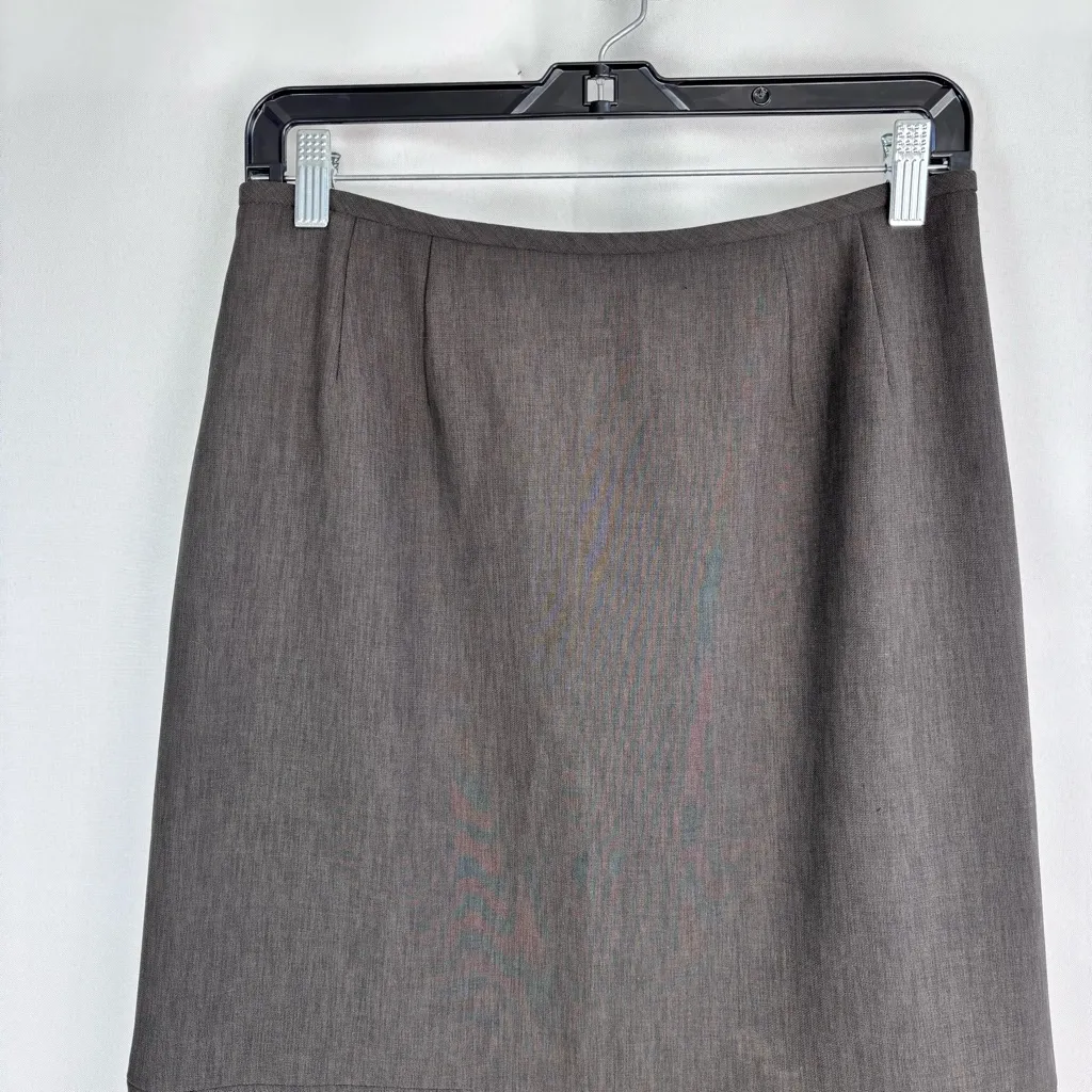 Kasper Elegant Black A-Line  Stretch Crepe back Zip Flare Skirt size 8 - Image 4