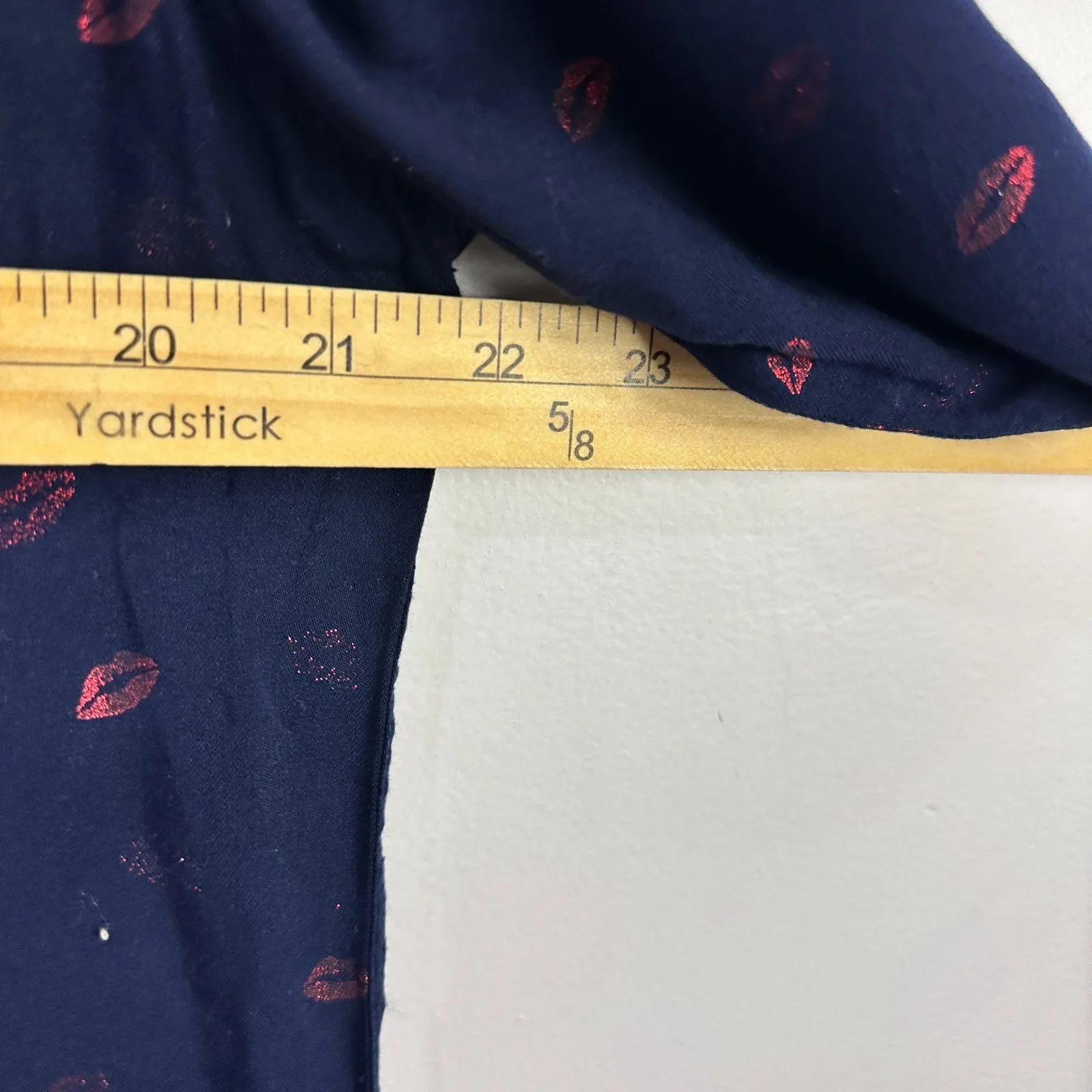 Rails Navy Blue Button Front Lip Print Shirt Sz Small Preppy Novelty Feminine - Image 8