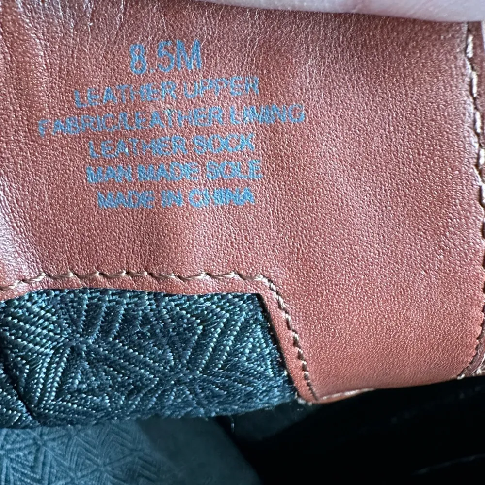 Antonio Melani leather boots size 8.5 black and brown - Image 5