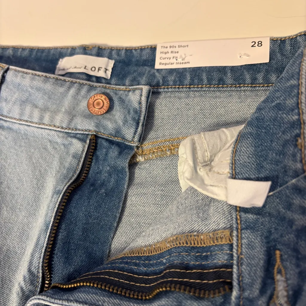 LOFT High Rise Curvy Fit Regular Inseam 90s Shorts Light Wash Denim 28 / 6 NWT - Image 3