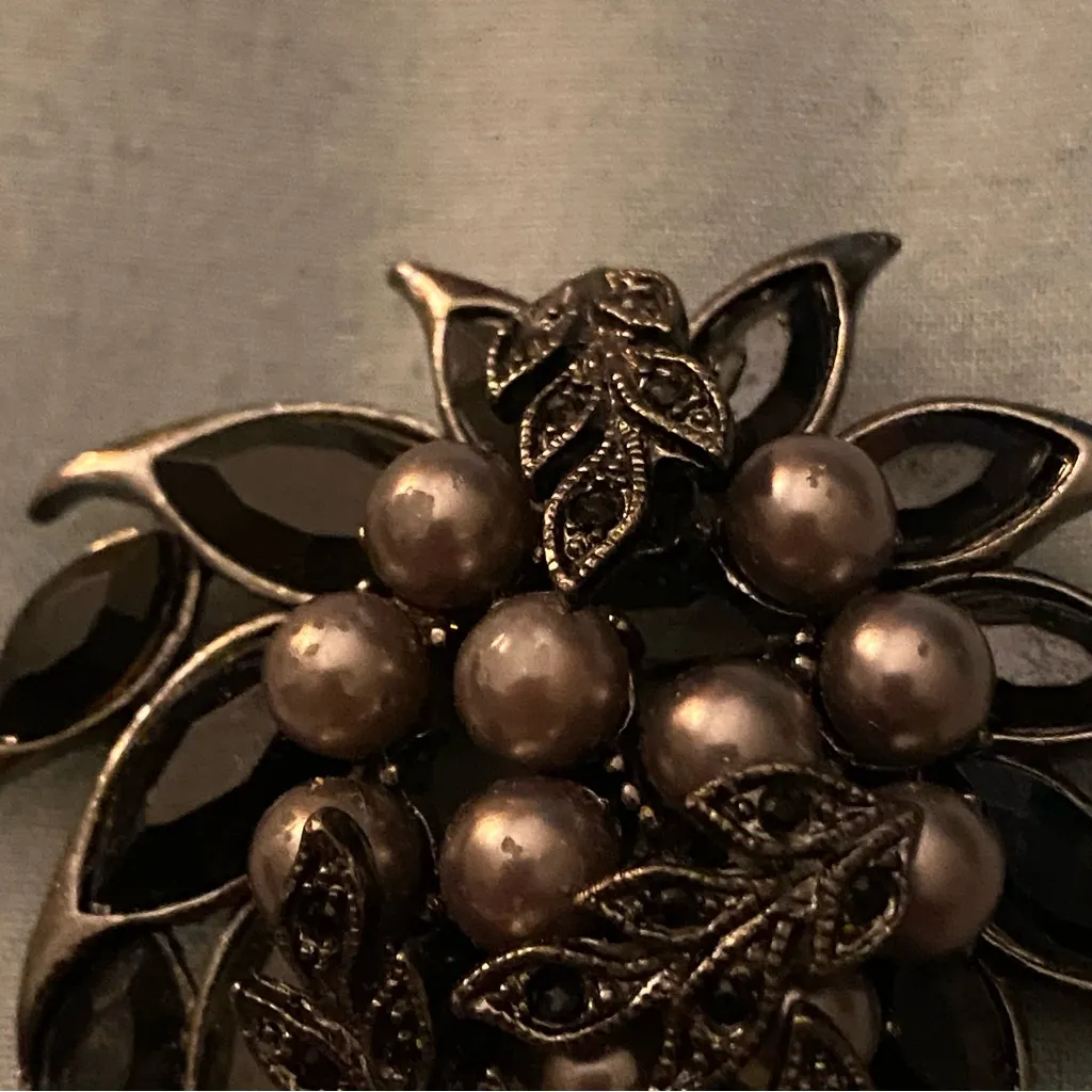 Vtg Floral Brooch Black Faceted Leaf Shape Beads Faux Pearls Goth Gothic READ - Image 2