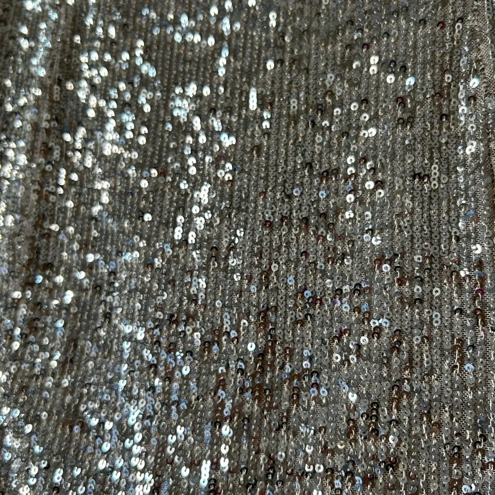 NWT XS Silver Sequin Mini Skirt with Side Slits Sexy Zipper Close Evening Night - Image 5