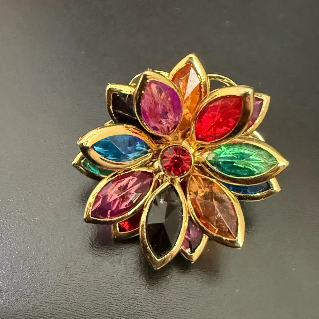 Vintage 80s Unsigned Colorful Rhinestones Flower Clip On Earrings 10g. Gold - Image 9