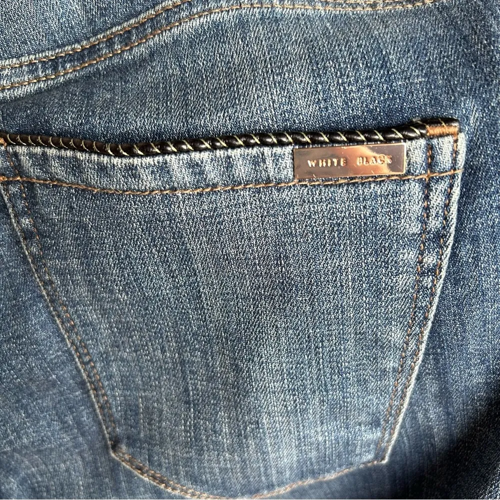 White House Black Market Mid-Rise Faux leather trim Skinny Ankle Jeans size 4 - Image 6