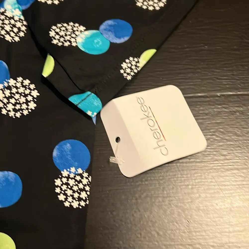 Cherokee scrub top - Image 3