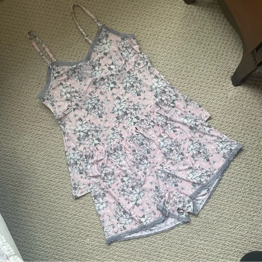 Rene Rofe Cami Shorts and Robe Floral Matching PJ Intimates Set Small NWT - Image 4