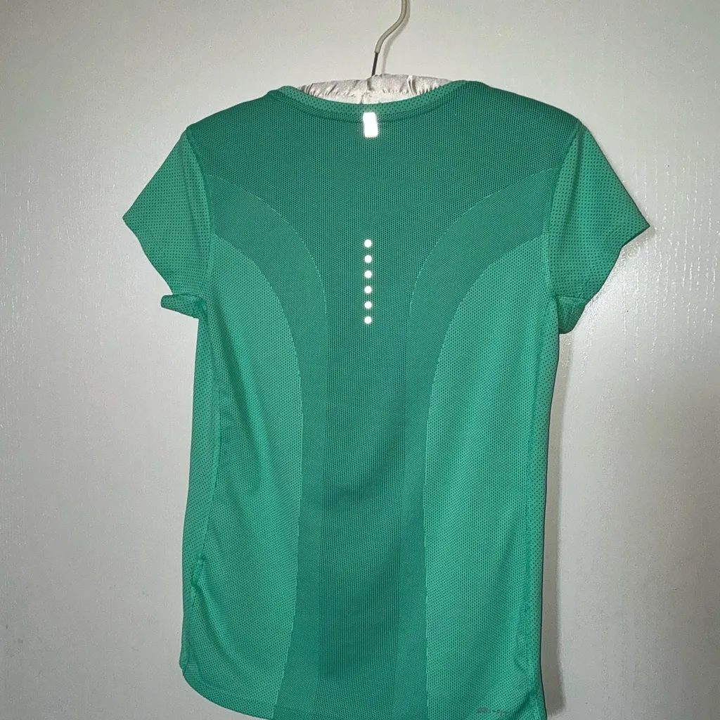 Nike Green Fitted Cap Sleeve Tee - Image 2