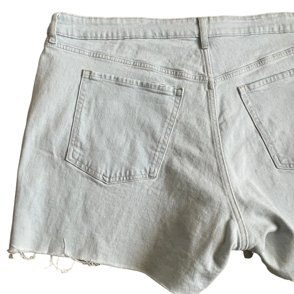 Old Navy Women’s High Rise O.G Straight Cut-off Shorts Plus Size 22 Light Wash - Image 5