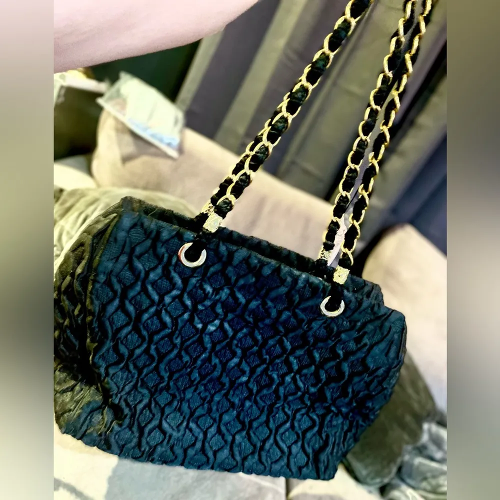 Black Over the Shoulder Purse w/ a 4” Gold Sun Disk Medallion & Zipper Closure - Image 7