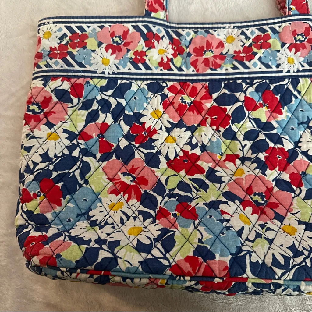 VERA BRADLEY Retired East West Tote in Summer Cottage Cotton Bag Floral Print - Image 2