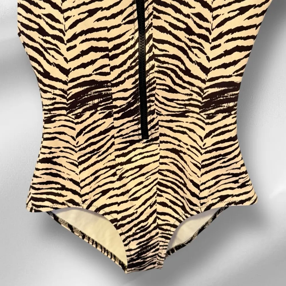 WET Zebra Stripe Long Sleeve Thick One Piece Bathing Suit nwt Black Size XS - Image 2