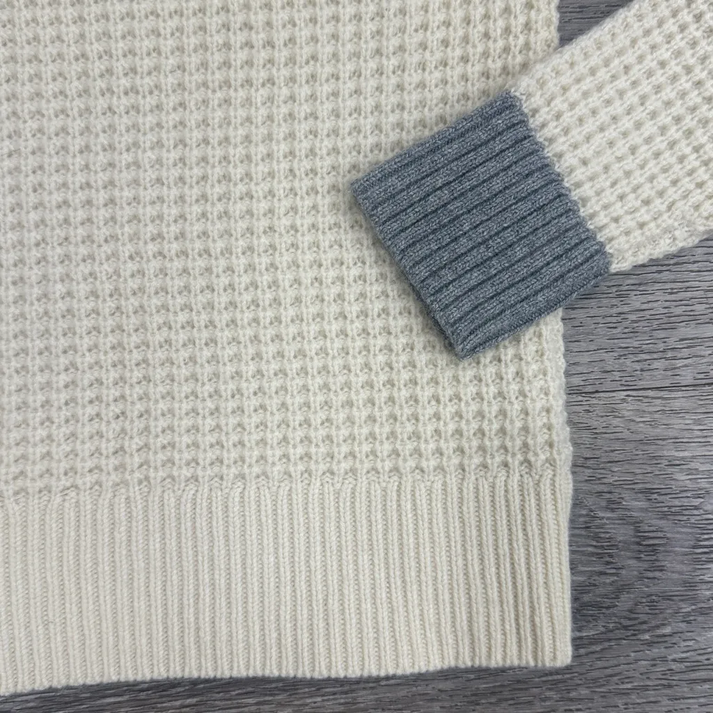 Club Monaco Textured Cream Sweater with Gray Accents - Image 4