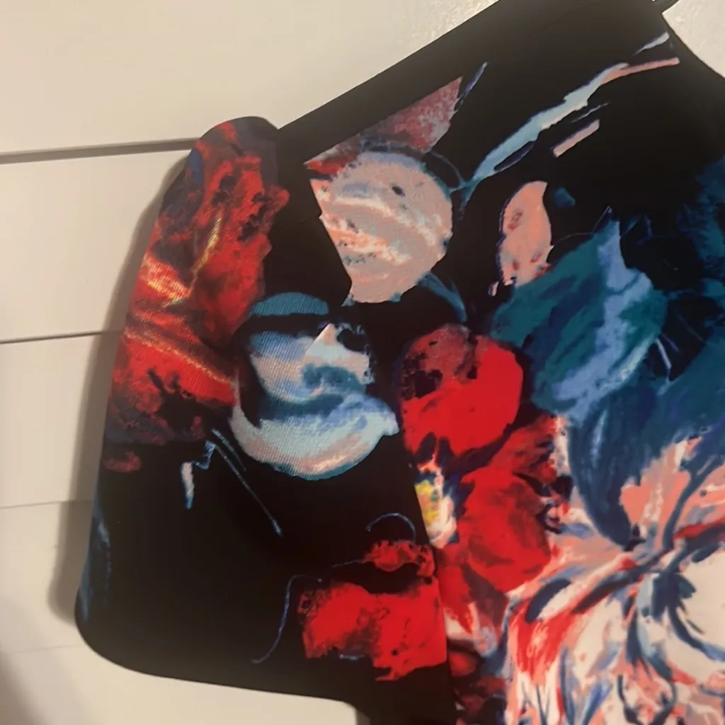 Betsey Johnson black floral print dress, size 8. - Image 5