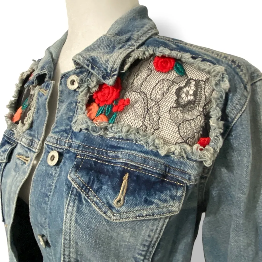 Arizona Jean Company Distressed Blue Denim Jacket Floral Lace Inserts Size M - Image 6