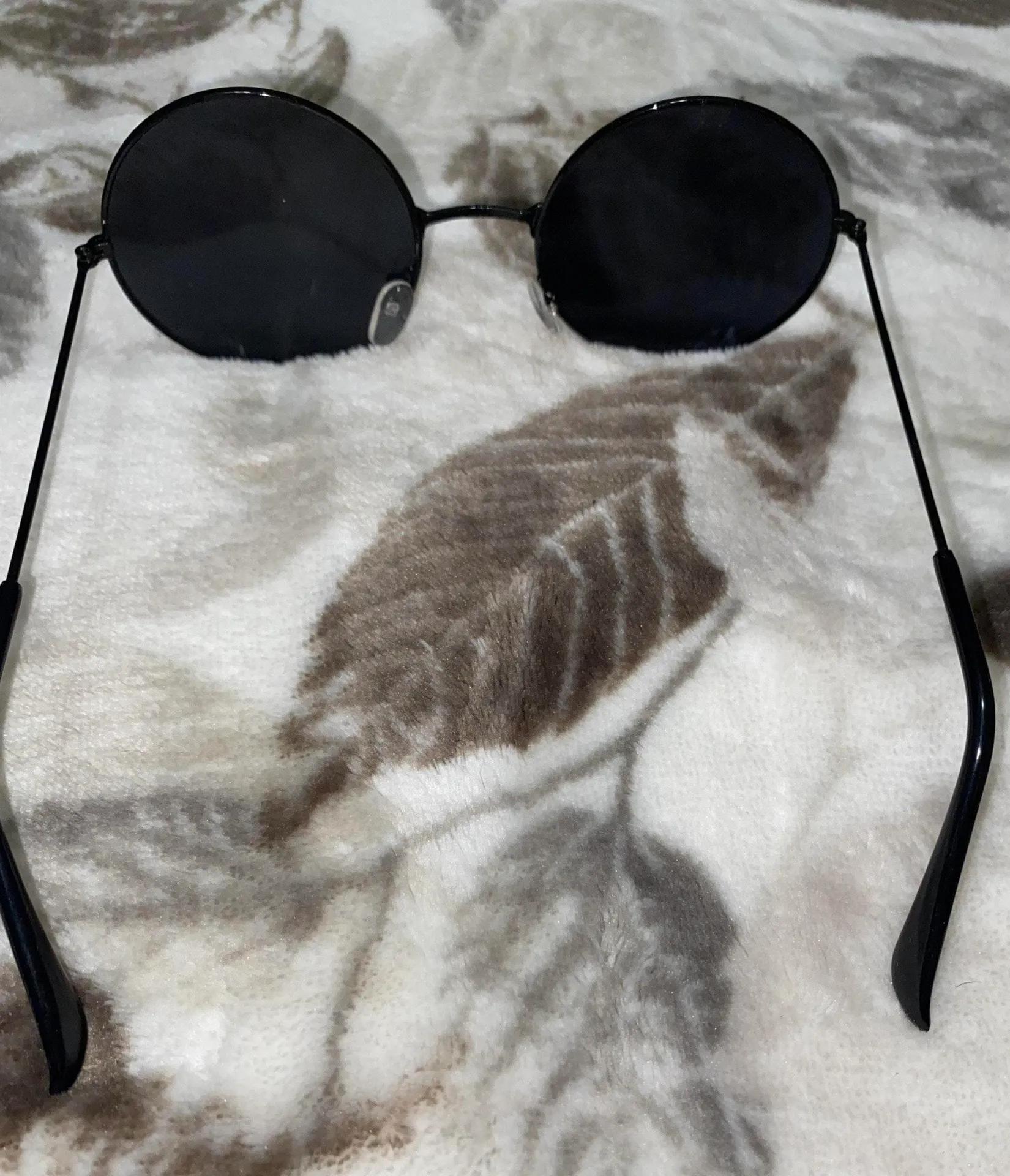 Black Circle Sunglasses - Image 3