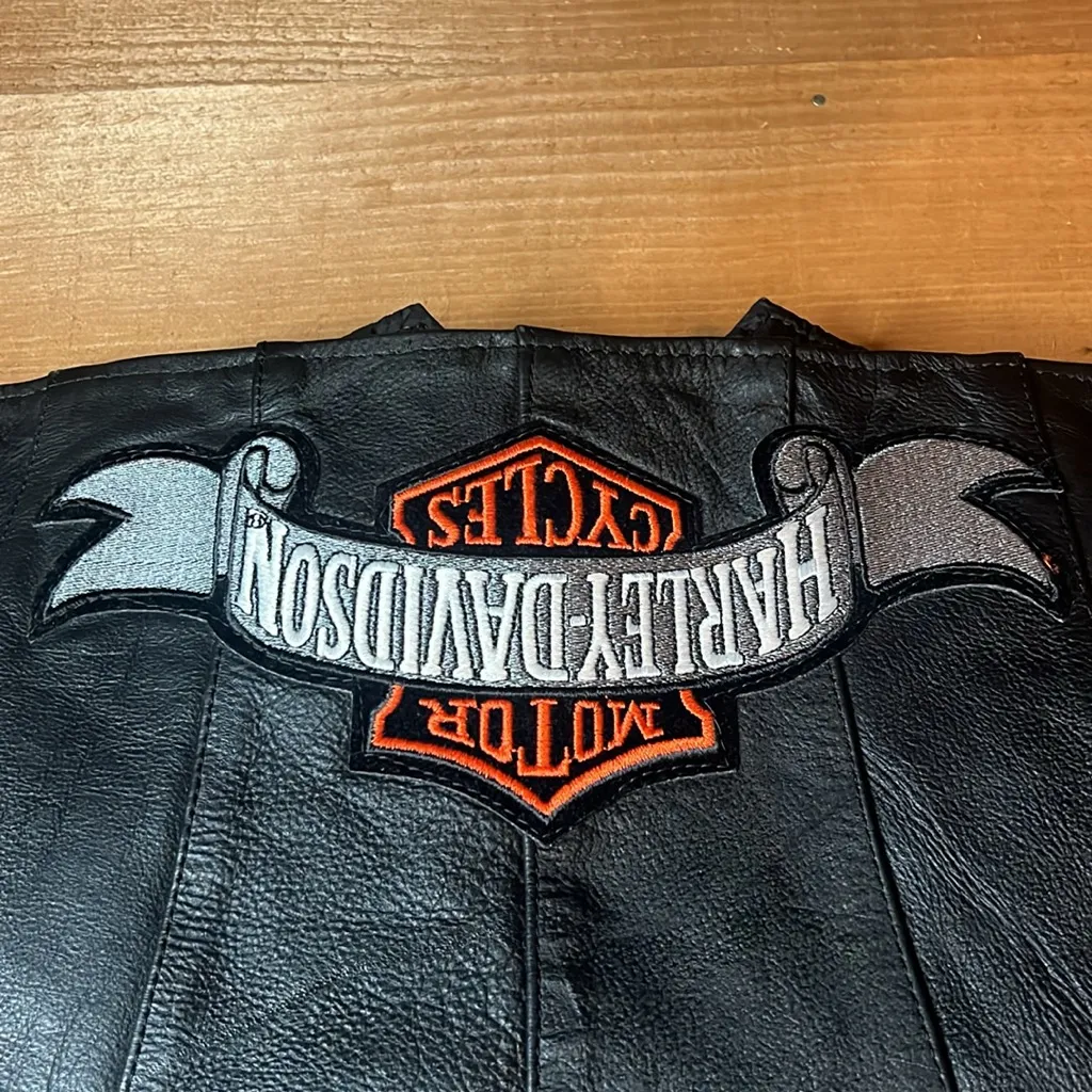 Harley Davidson Embroidered Genuine Leather Motorcycle Riding Vest Pocket Snap Black - Image 4