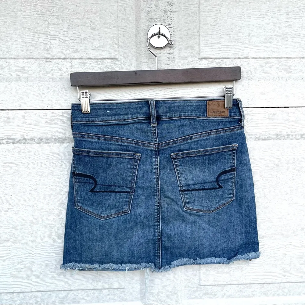 American Eagle Women’s Skirt Blue Denim Jean Distressed Frayed Hem Size 6 - Image 3