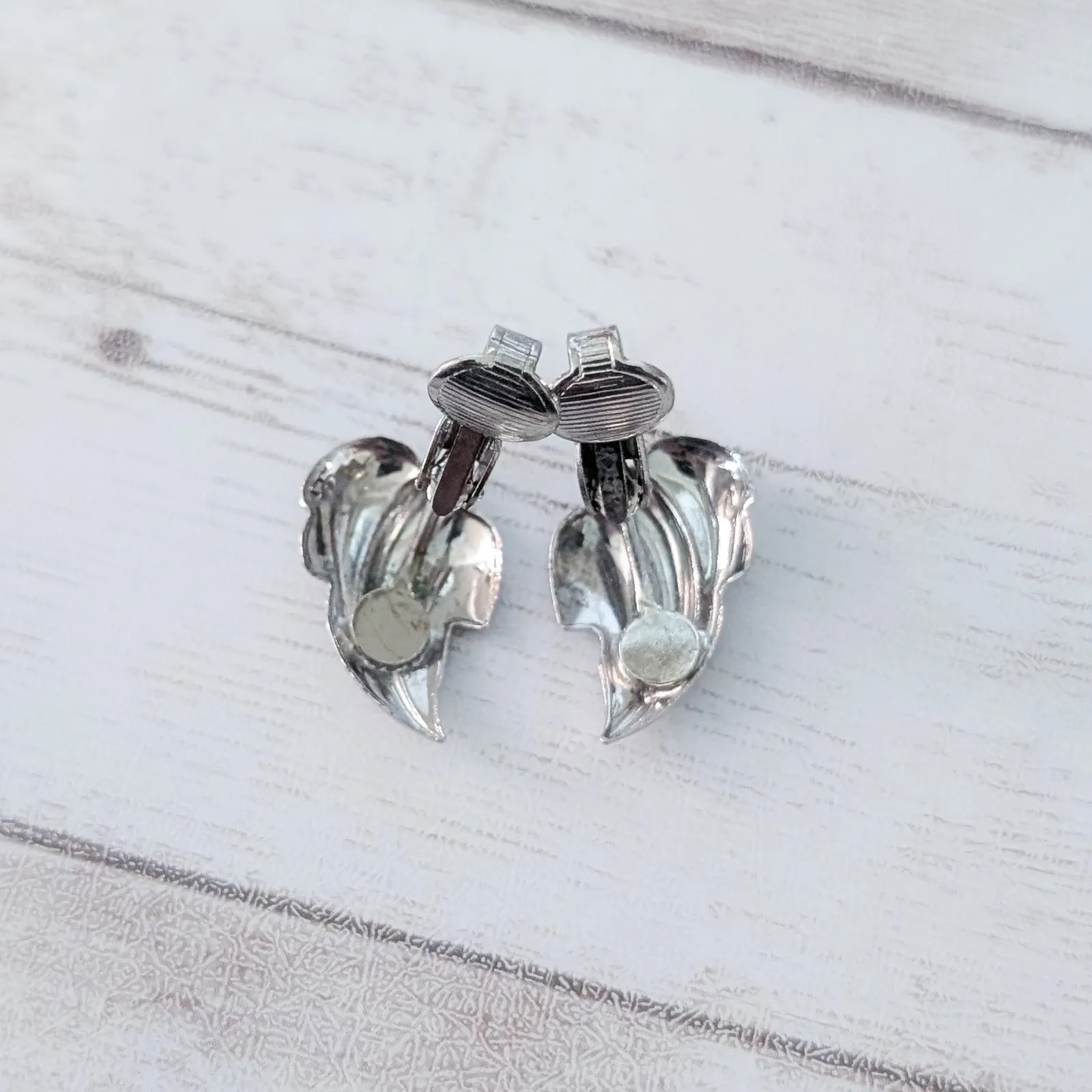 Vintage Clip On Earrings Silver Tone & Black Leaf - Image 4