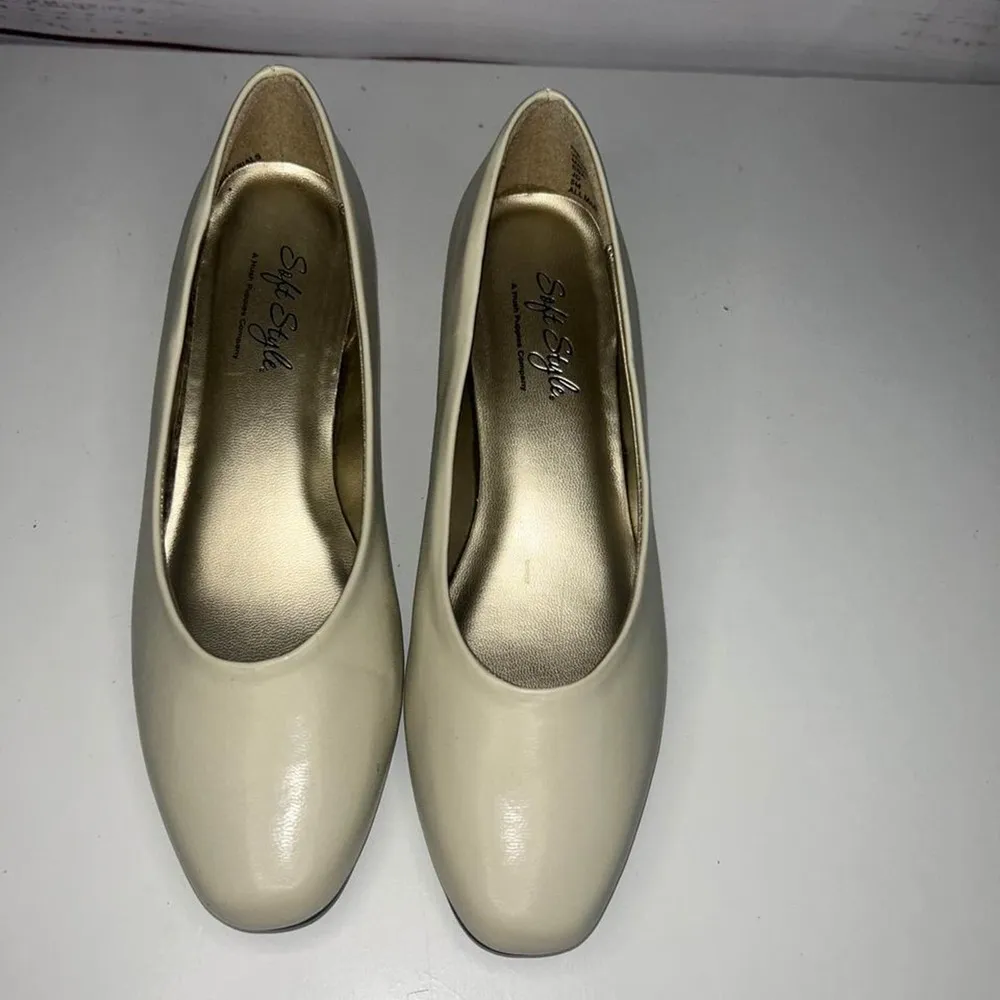 Life Stride  By Hushpuppies Khaki Patent Leather Block Heels Womens US SIZE 5 - Image 2