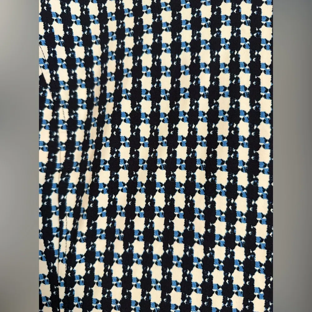 J.MCLAUGHLIN Abstract Plaid Gingham Printed Catalina Cloth V Neck Pleated Dress - Image 5