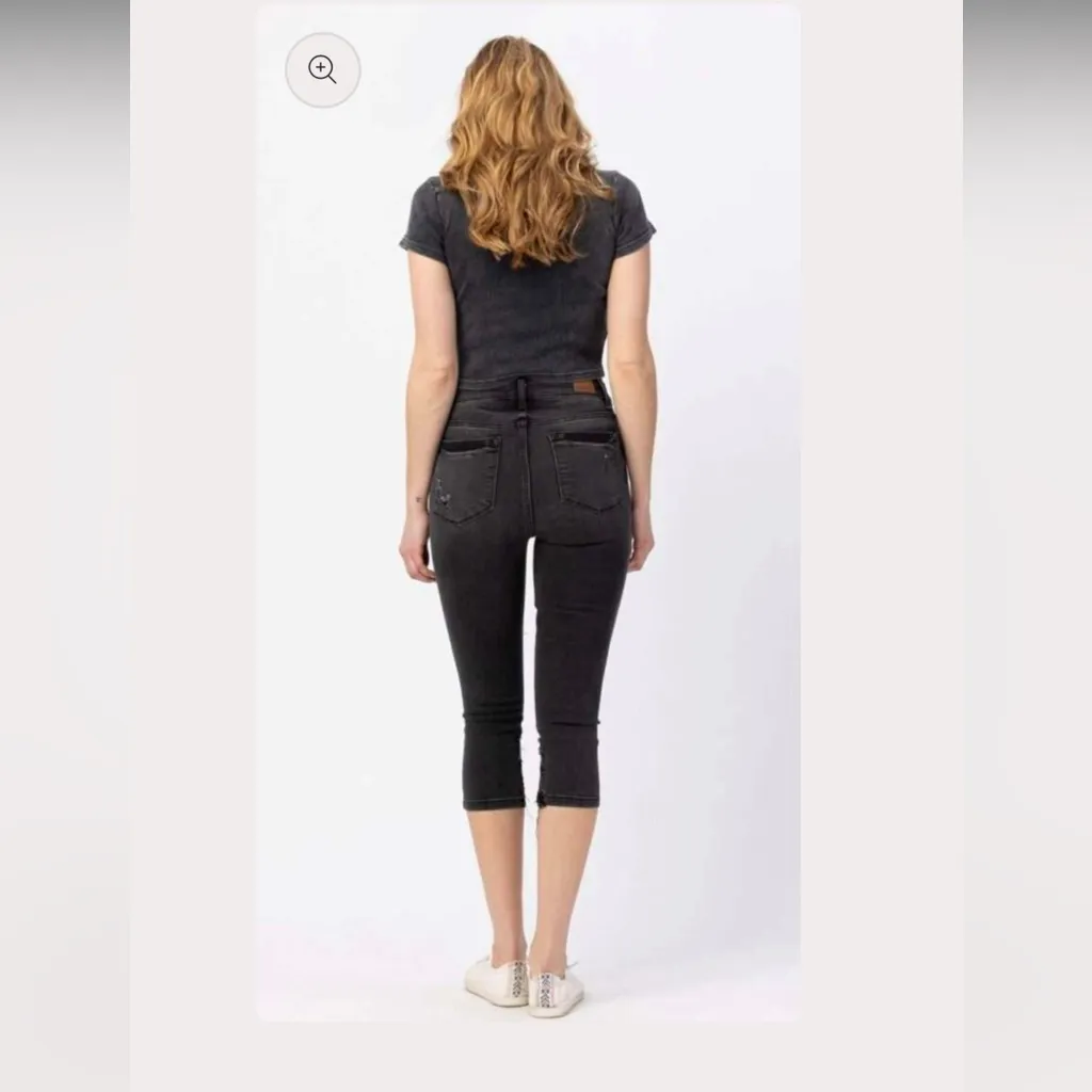 Judy Blue Dark grey/black Distressed capri jeans size 7/28. - Image 3