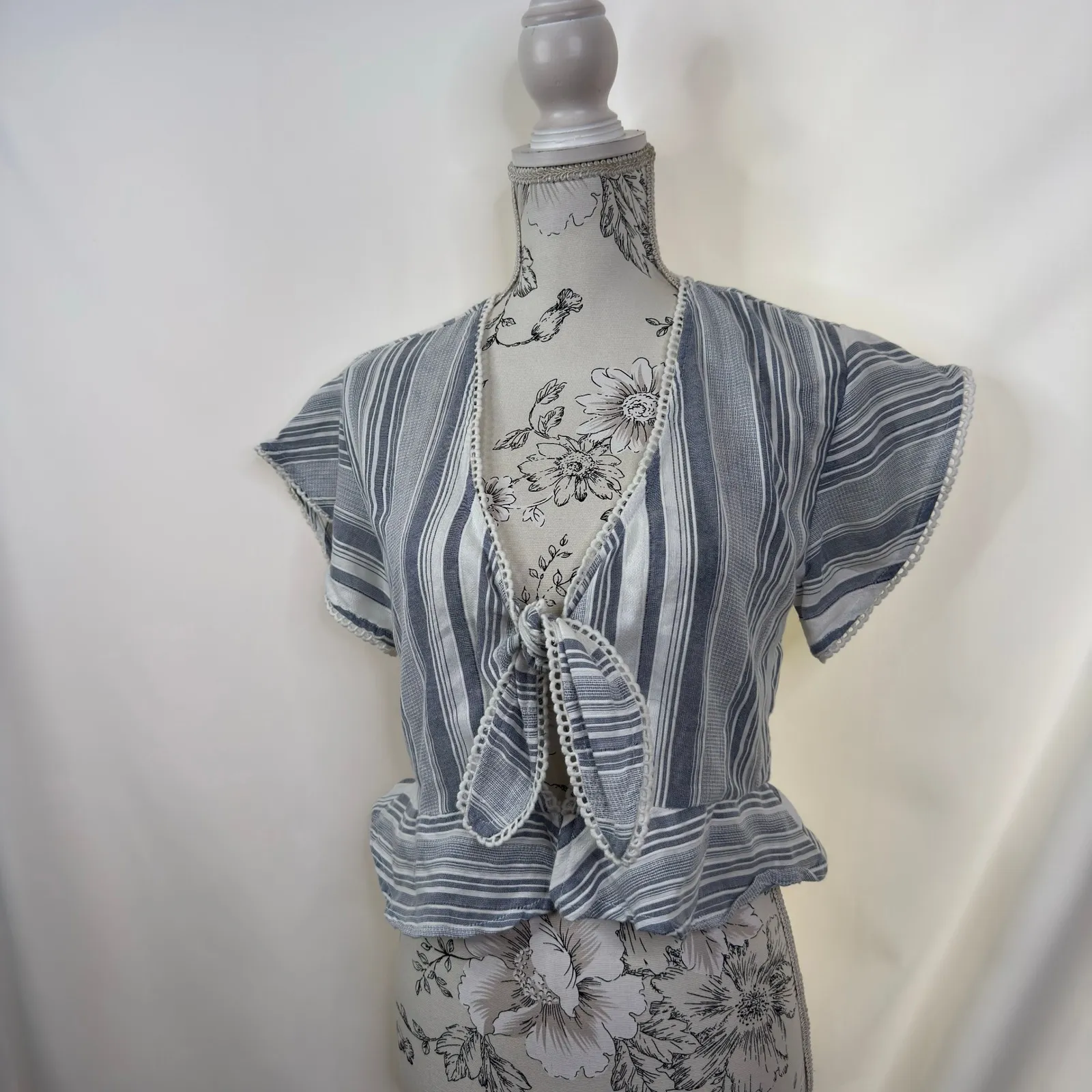 Red Carter Chambray Striped Tie Front Crop Peplum Blouse Short Sleeve Size S NWT - Image 10