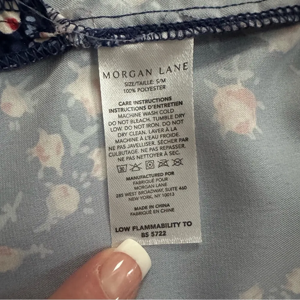 Morgan Lane x Fab Fit Fun Navy Floral Satin Belted Robe Sz Small/Medium - Image 10