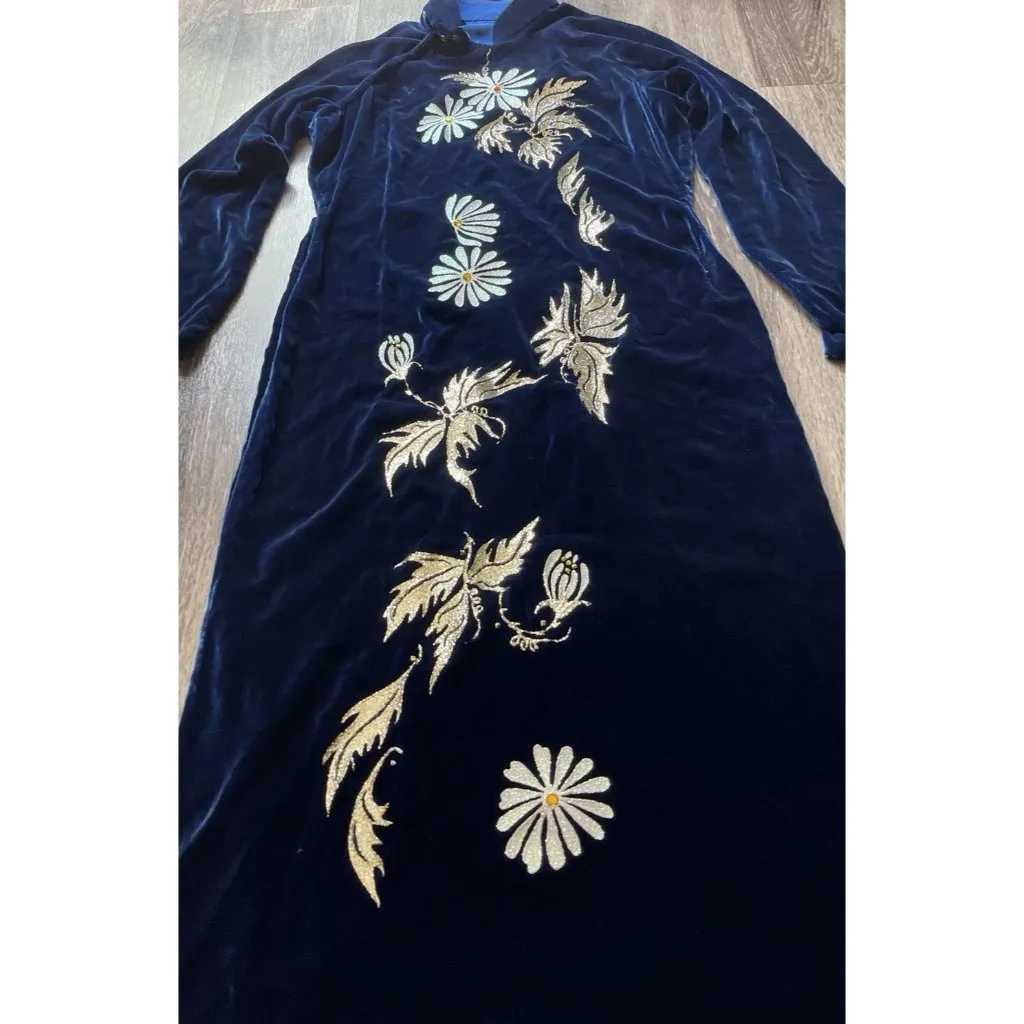 Vintage Cheongsam Long Dress Sz S Blue Velvet Asian Mandarin White Daisy Sparkle - Image 8