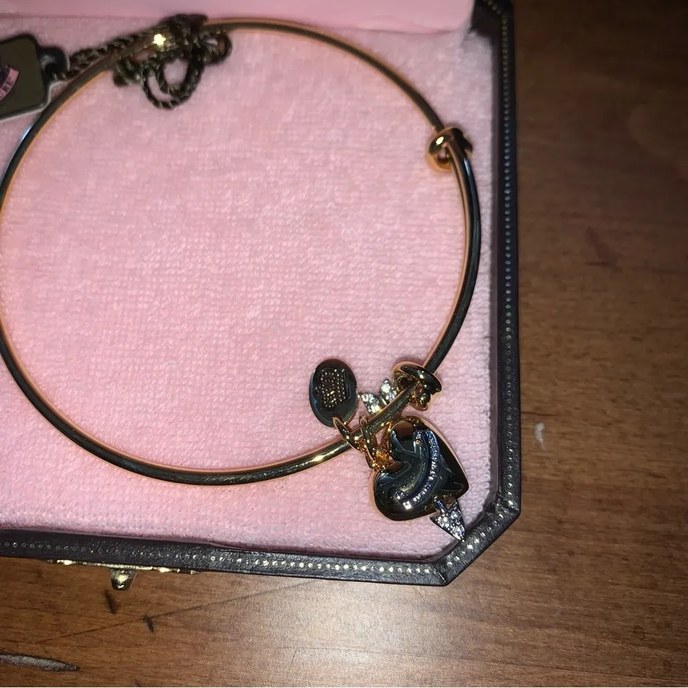 Retro Juicy Couture Pam & Gela Gold Puffy Heart and Arrow Wish Bangle Bracelet - Image 3